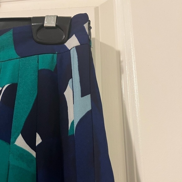 ANN Taylor Skirt Size 2P - Picture 4 of 6